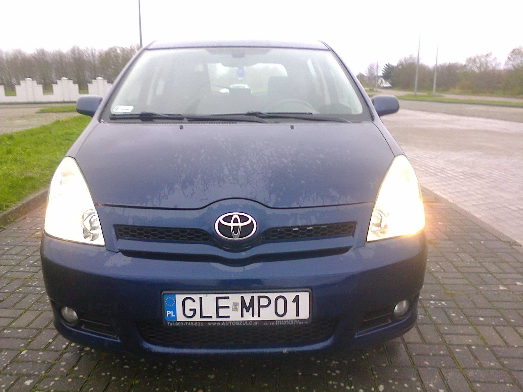 Sprzedam Toyote Corole Verso D-4-D 2004r 7osobowa 2,0 TDI