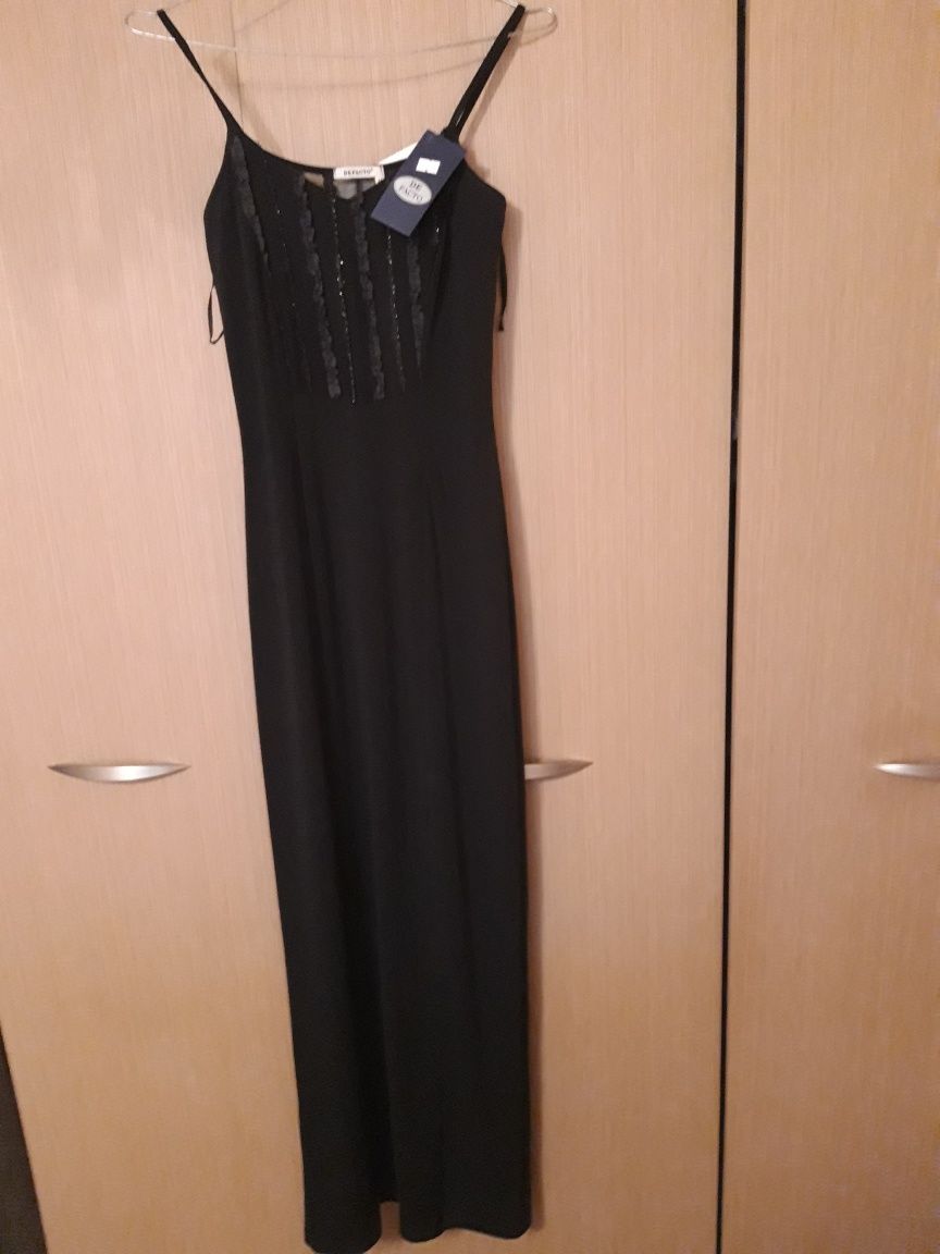 Długa, czarna, sexi sukienka