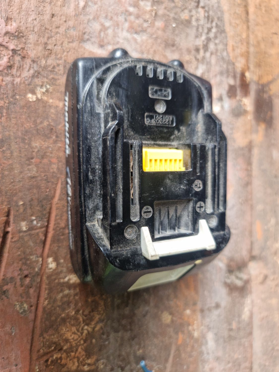 Bateria makita 18v uszkodzona