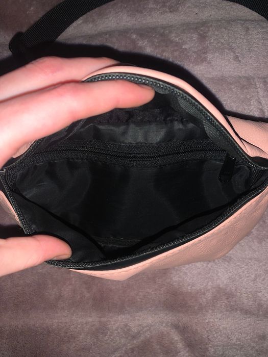 Пудровая бананка  Sammy Icon из экокожи