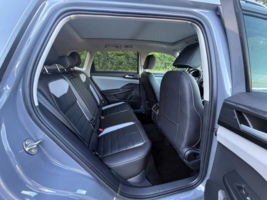 Volkswagen Taos      2024