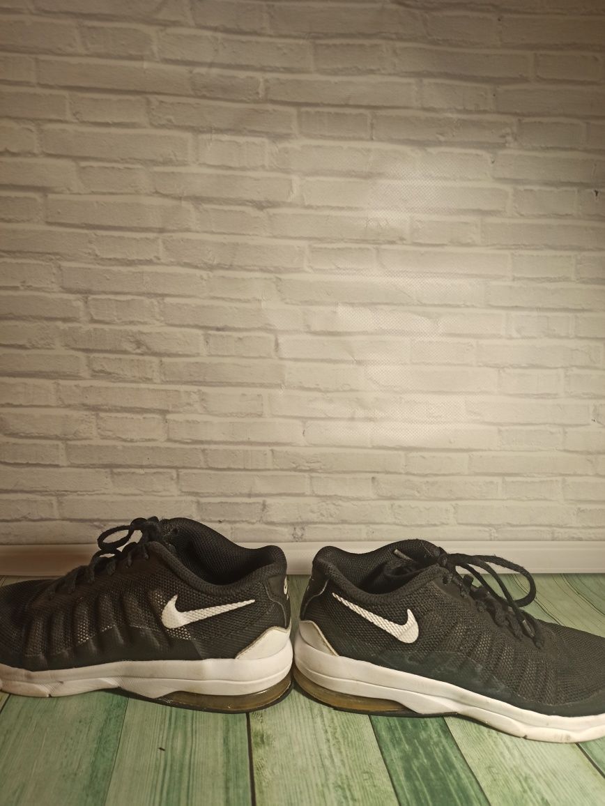 Nike air Max Invigor 31.5