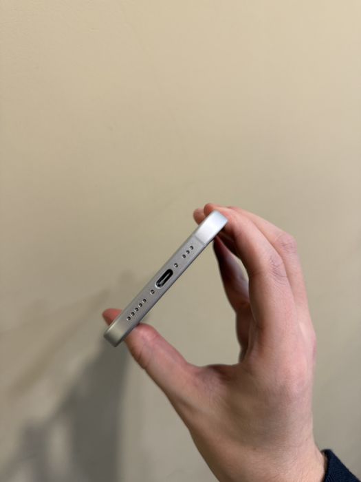 Б/у Iphone 16 128 White Titanium ідеальний стан