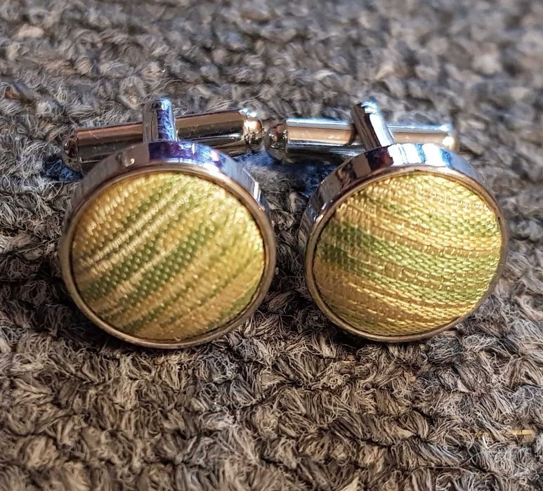 Spinki do mankietów ze stali nierdzewnej, zdobione jedwabną tkaniną