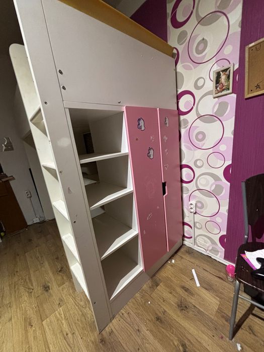 Łóżko piętrowe z biurkiem