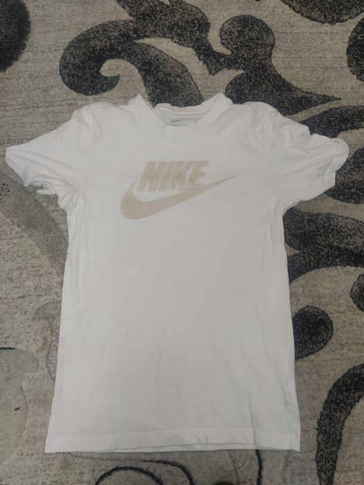 Футболка Nike з великим логотипом