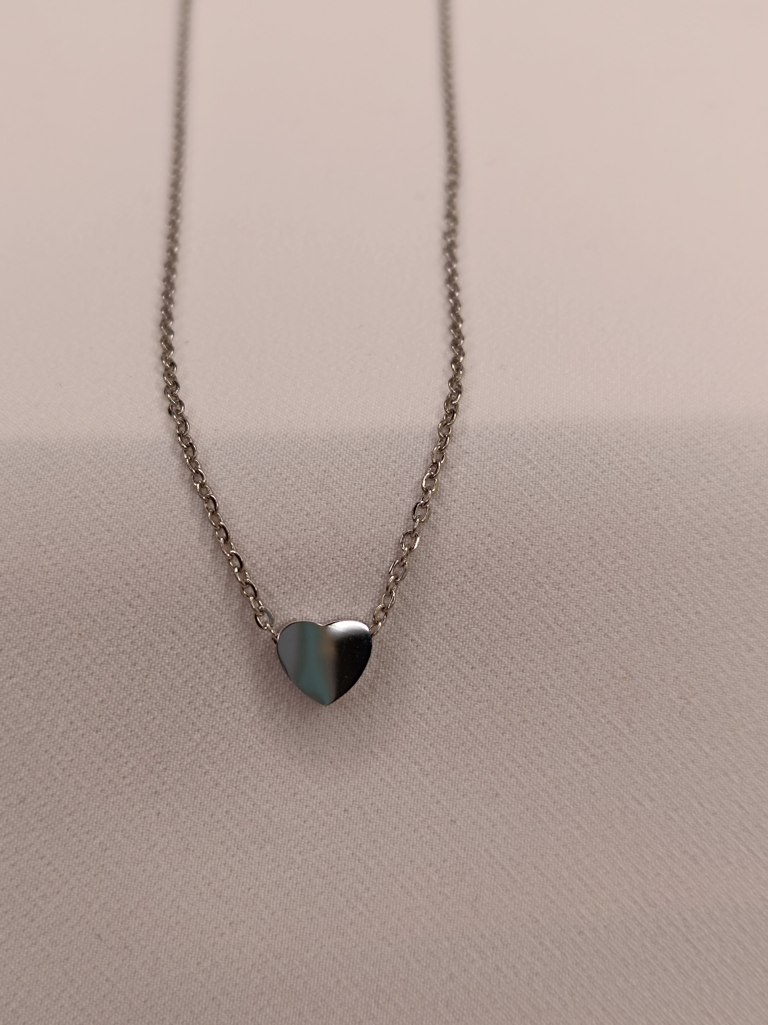 Necklace / Heart Yarn