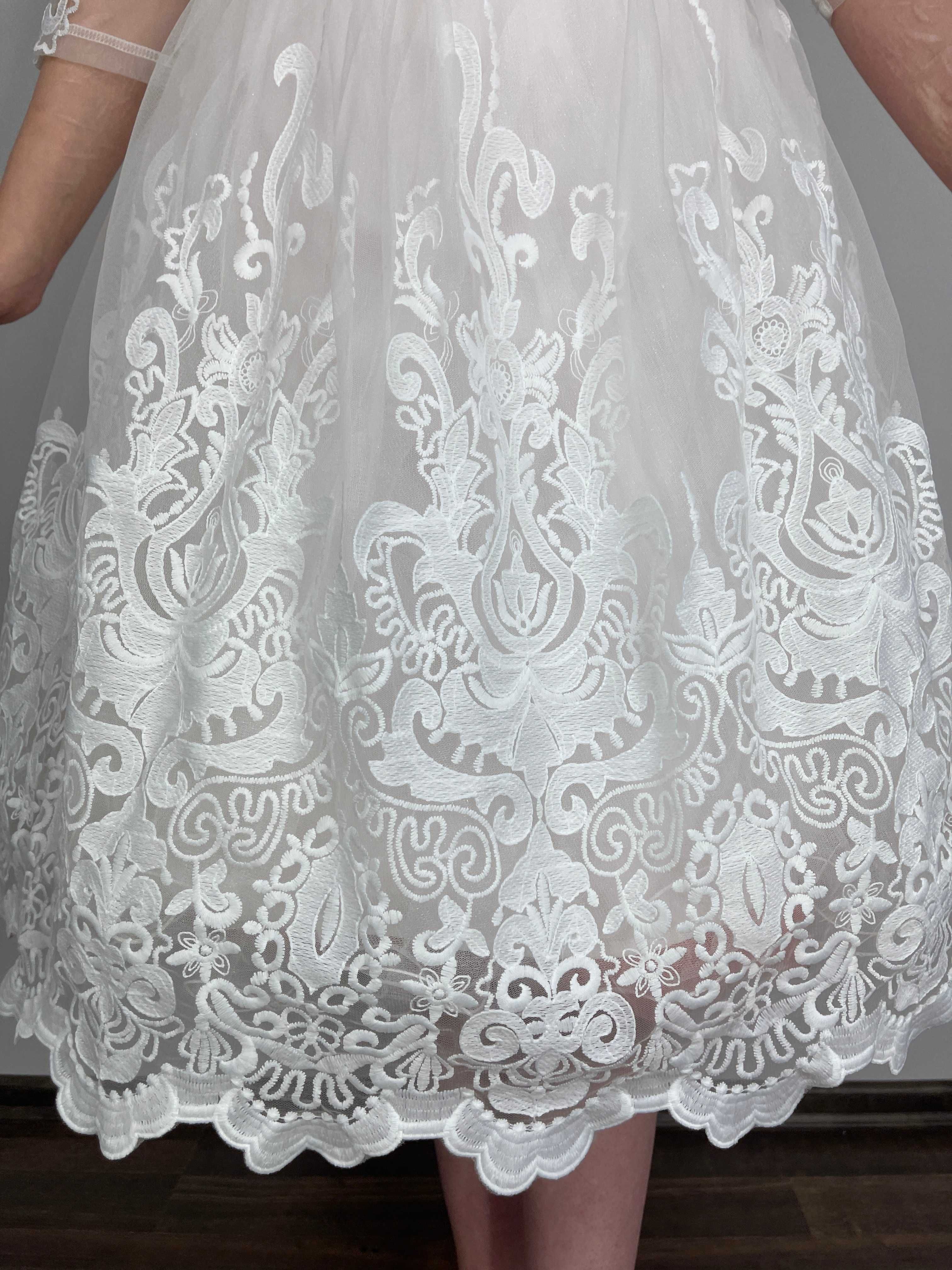 Suknia ślubna inspirowana modą lat 50 w stylu retro midi