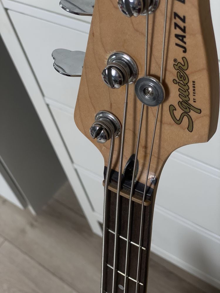 Squier Affinity Series Jazz Bass LRL (Burgundy Mist)
