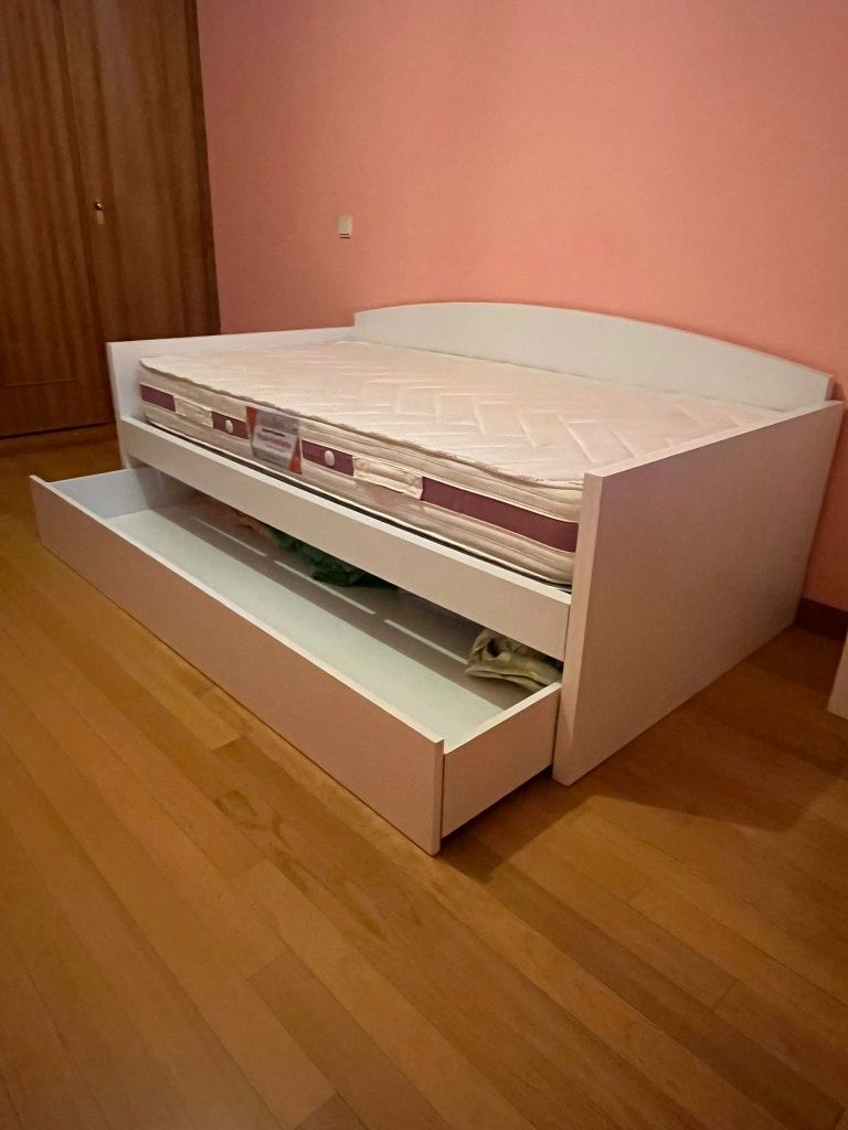Cama de solteiro com colchão