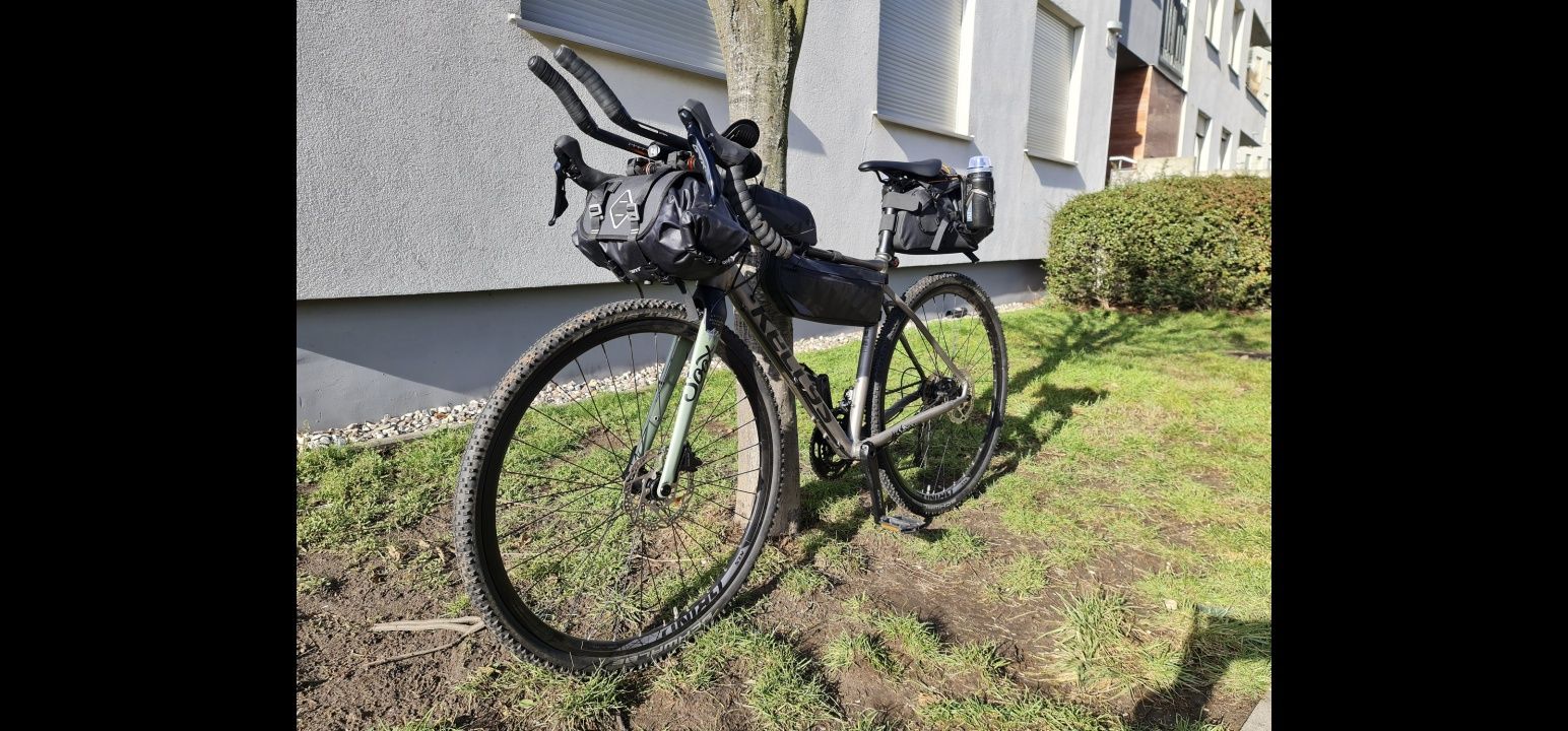 Gravel Kellys soot 50 r. M GRX z osprzętem bikepacking