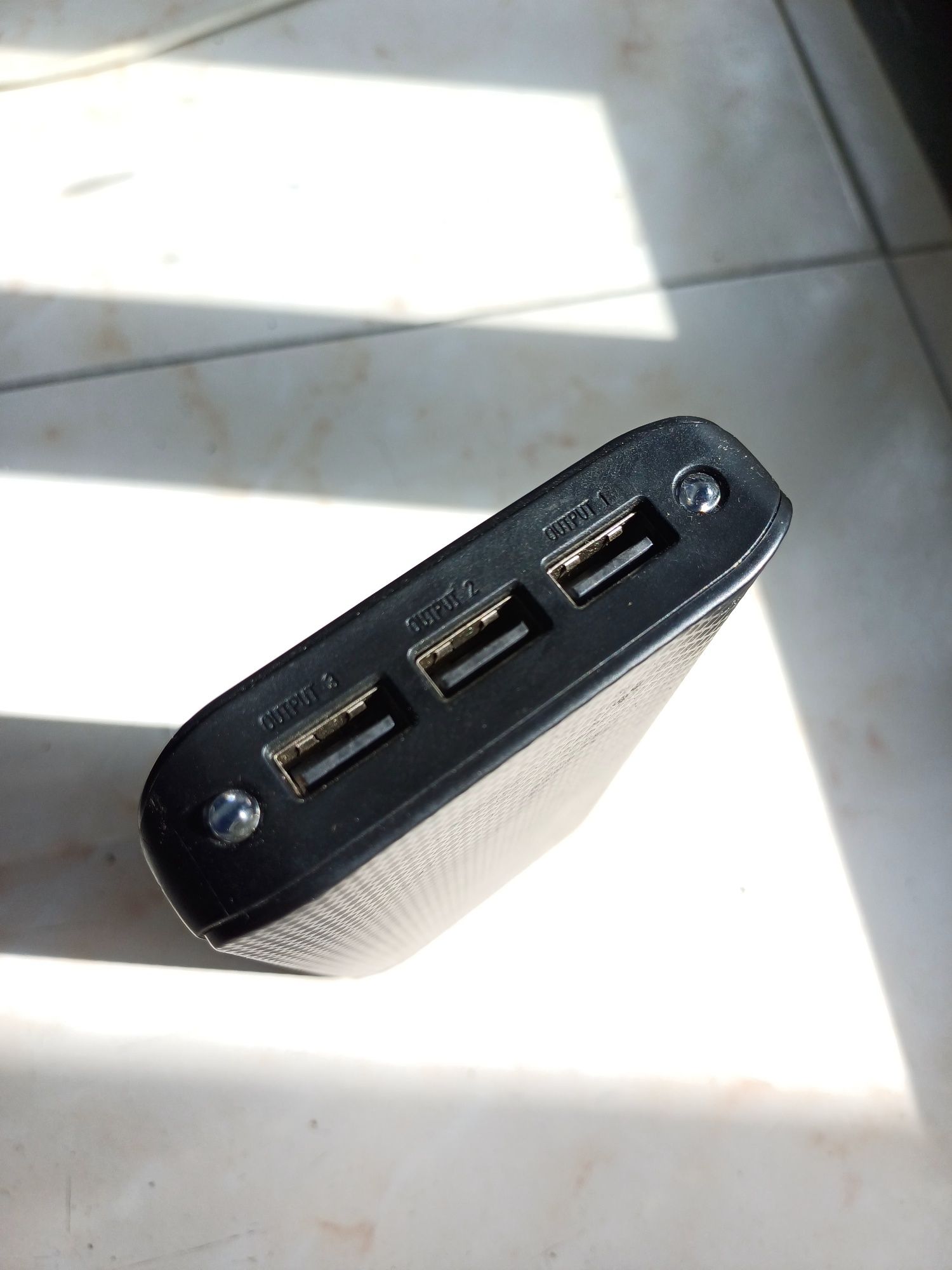 PowerBank com 3 entradas USB