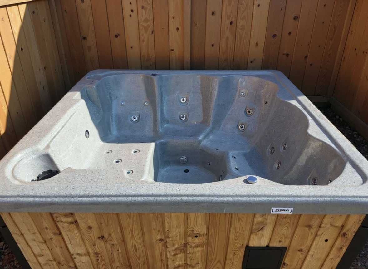 Jacuzzi ogrodowe wanna SPA Comfort 210 x 210 6 osób hydromasaż OD RĘKI