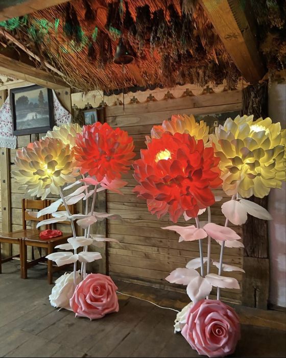 Ростові  квіти  з  ізолону з підсвіткою