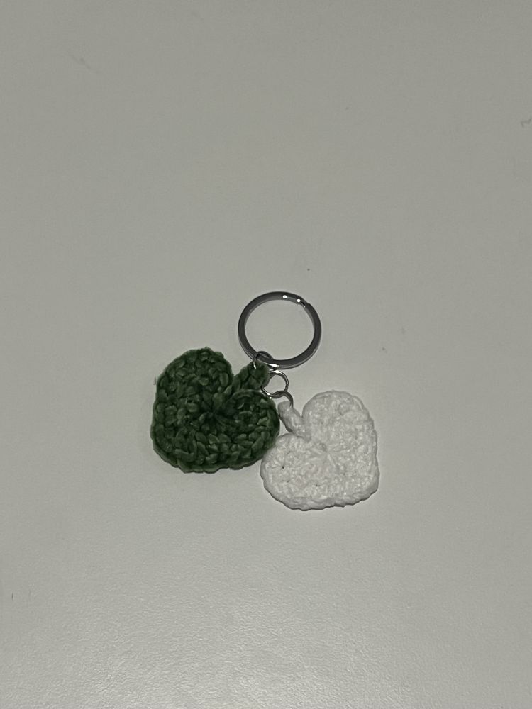 Coracoes e flores em crochê