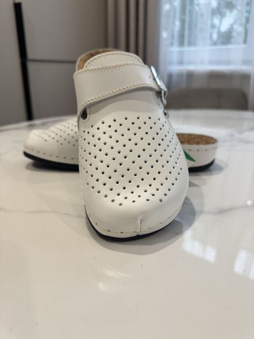 Шкіряні тапки Інблу.