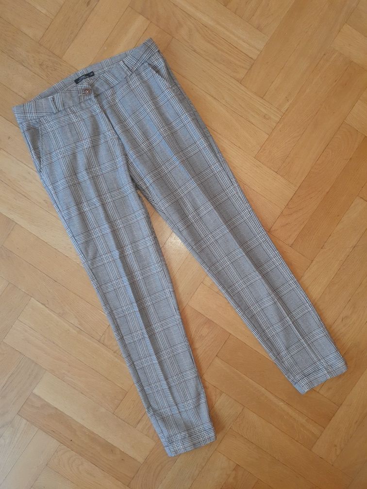 Eleganckie spodnie z prostą nogawka w kant 40