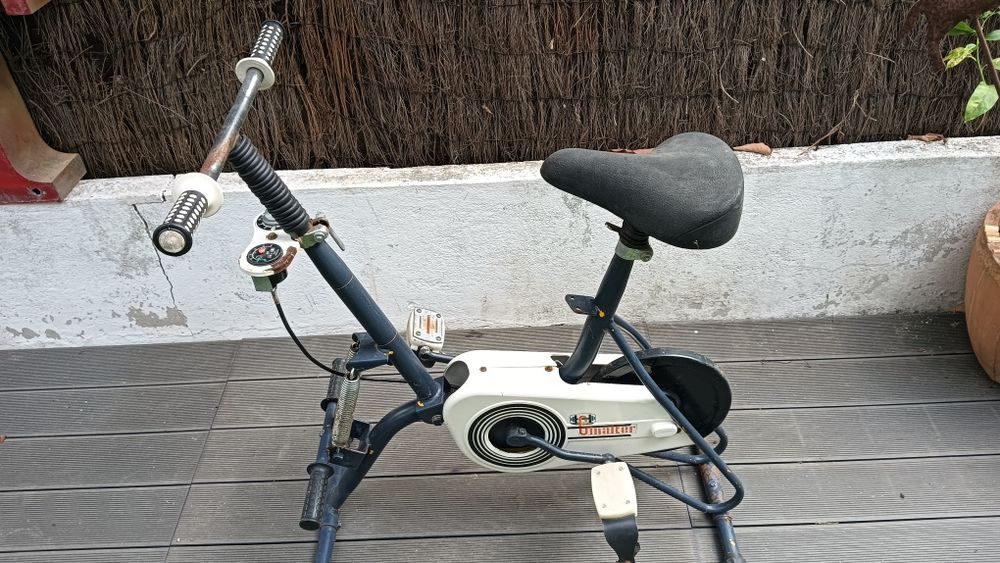 Bicicleta estática vintage para restauro