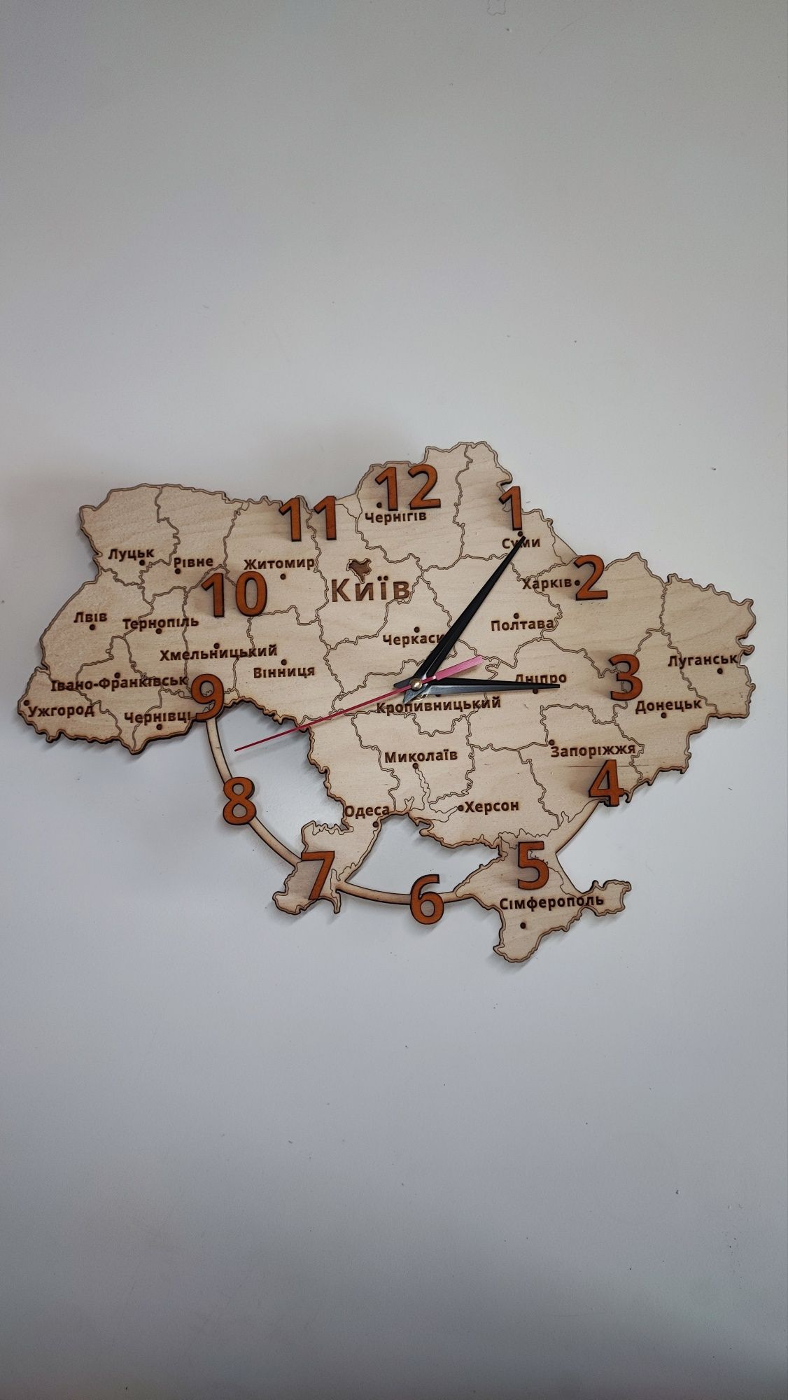 Часы из дерева в форме карты Украины, 40 cm.