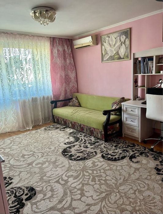 Продам 2х кімнатну сталінку власник центр 57 кв.м