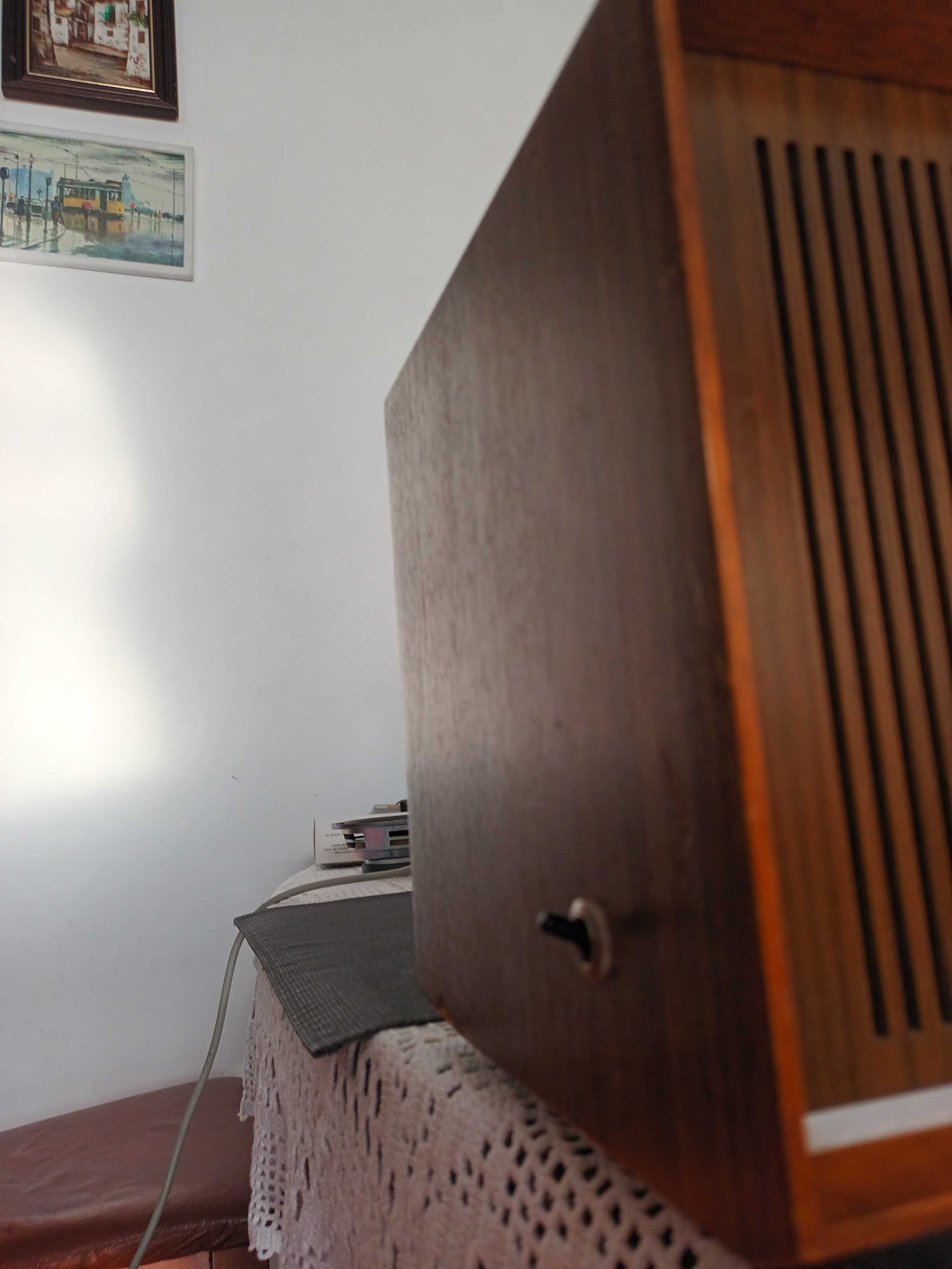 Saba Lindau Model LI 18 lampowe  sprawne UKF 88-104 FM