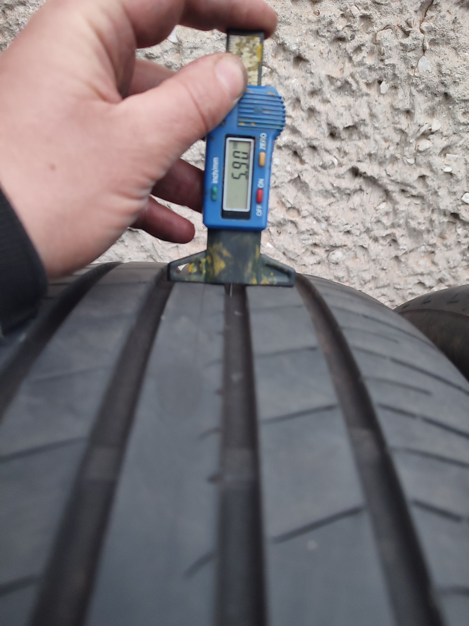 Dwie opony Bridgestone Alenza001 235/50/20 100W