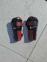 Ochraniacze NIKE