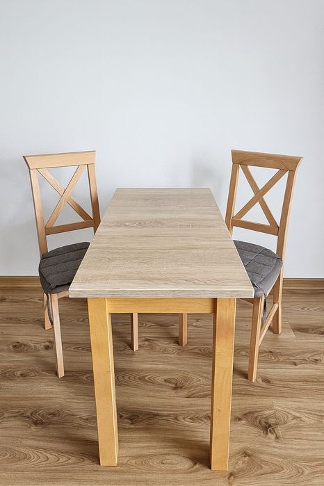 Stół kuchenny z 2 krzesłami