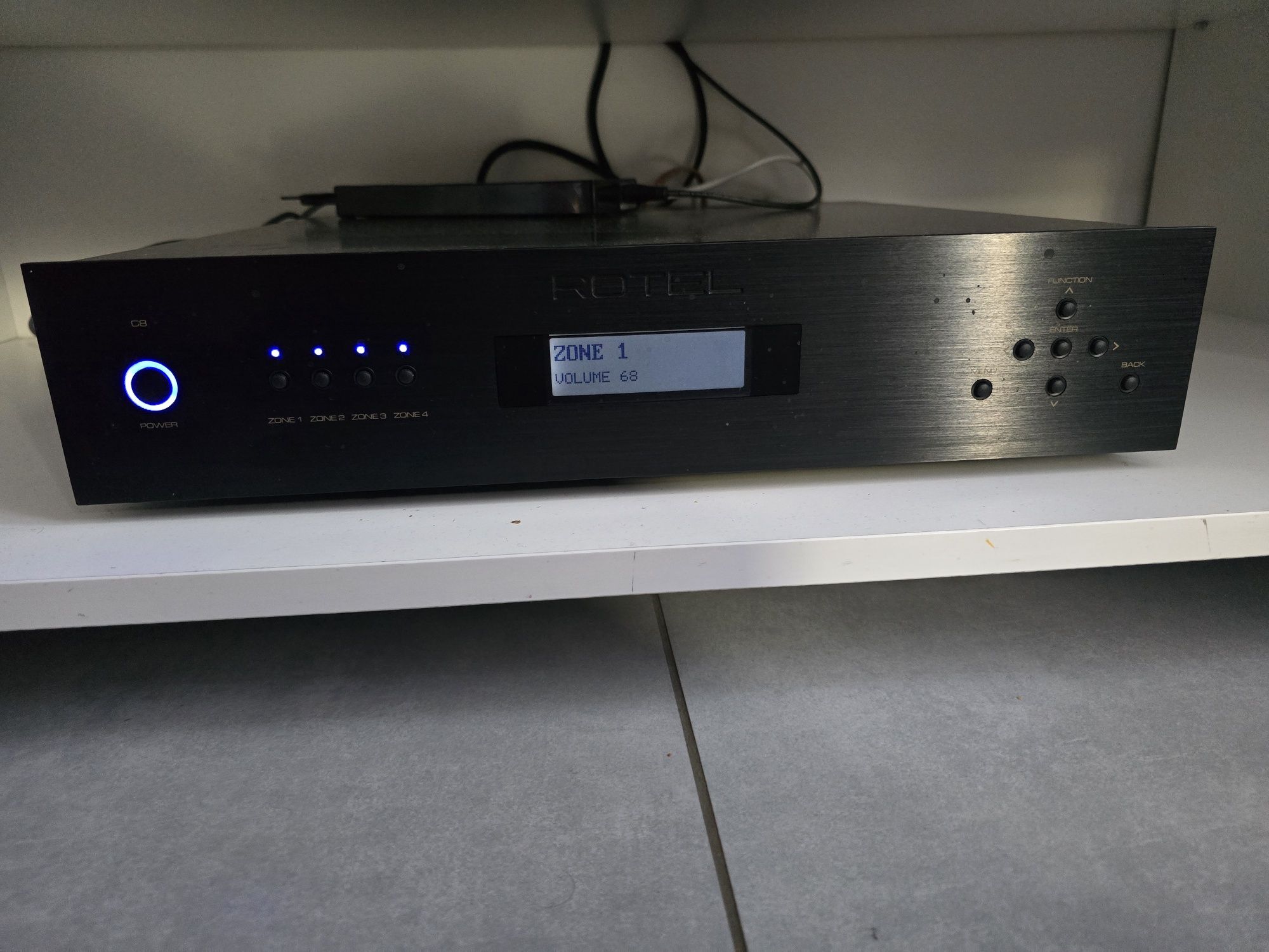 Wzmacniacz Multiroom Hi-Fi ROTEL C8 - 70W (140W mostek) Klasa AB