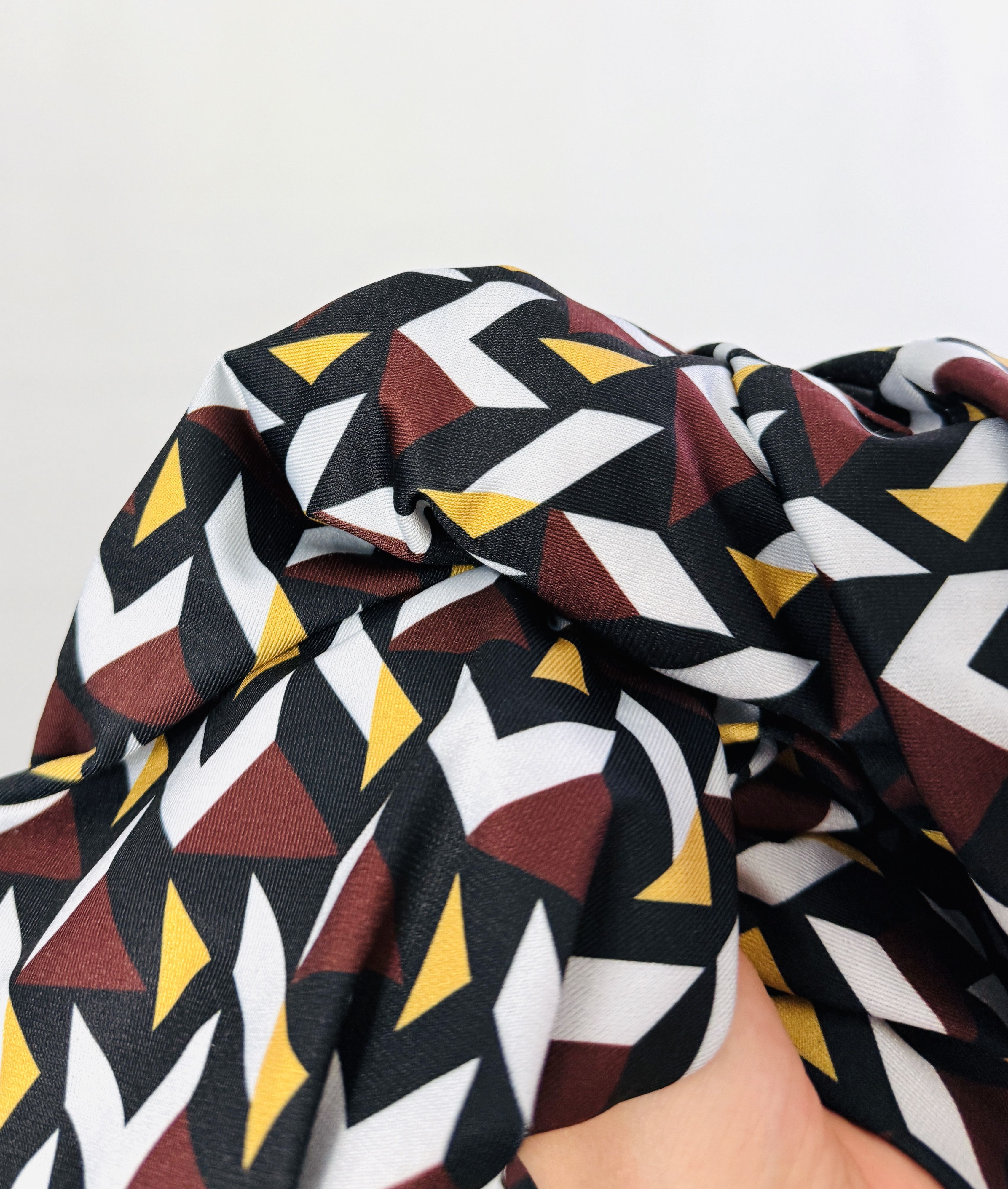 Luźna sukienka z geometrycznym wzorem i rękawem 3/4 L 40 Norah