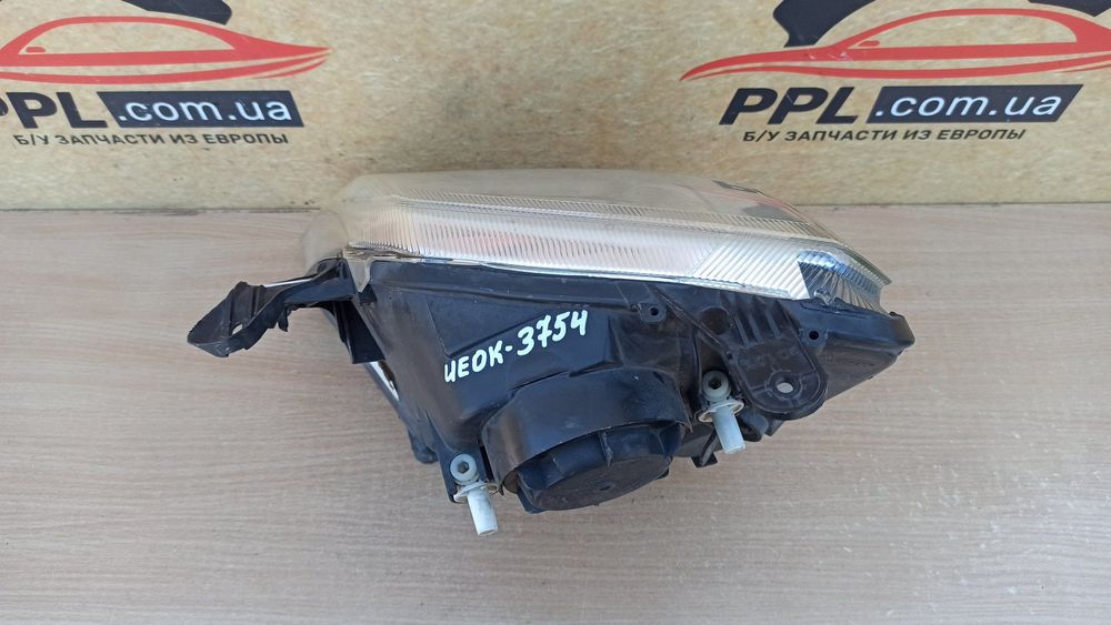 Opel Meriva A 2002-2010 Фара правая передняя 93294338