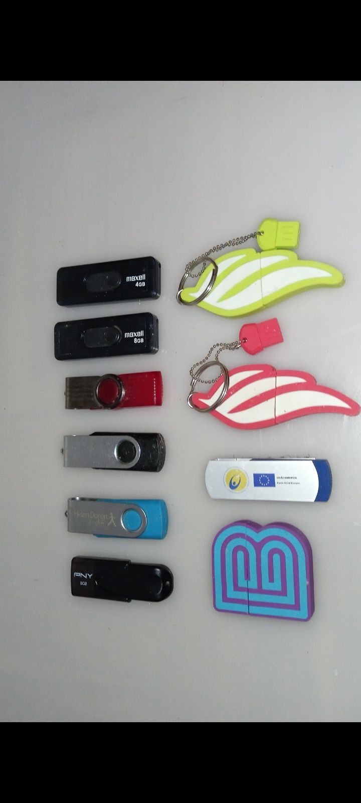 10 Pendrives de Várias Capacidades de Armazenamento