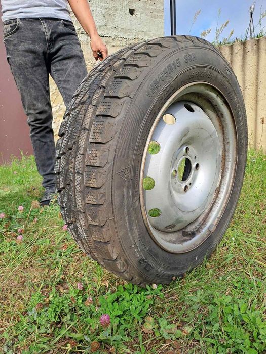 Продам шини з дисками.