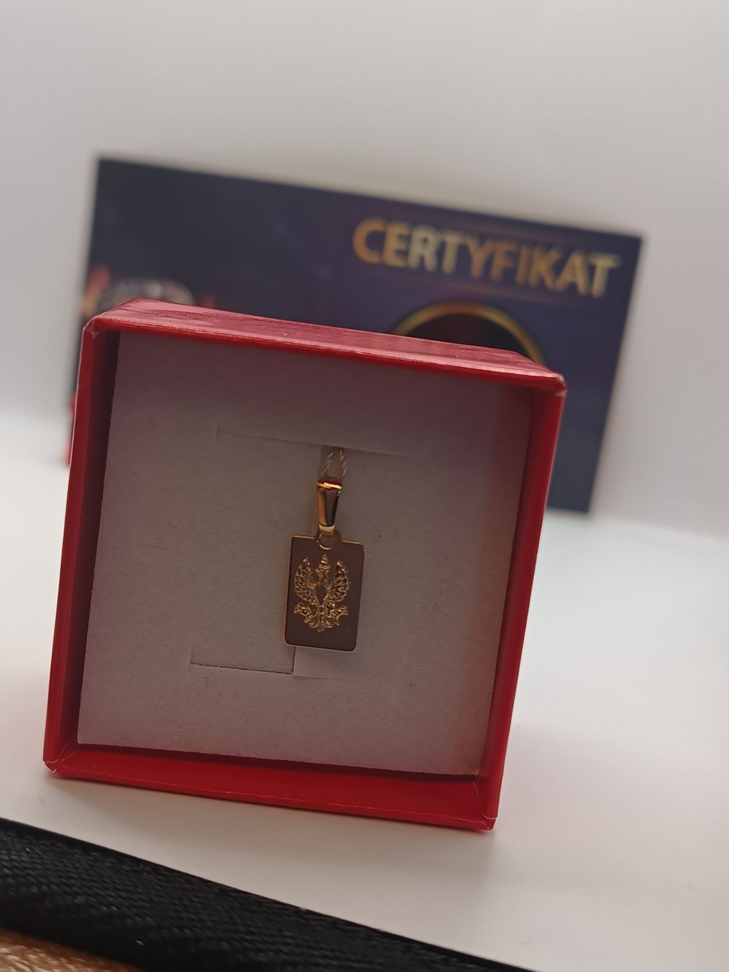 Piękna delikatna złota zawieszka blaszka z orzełkiem żółte złoto pr585