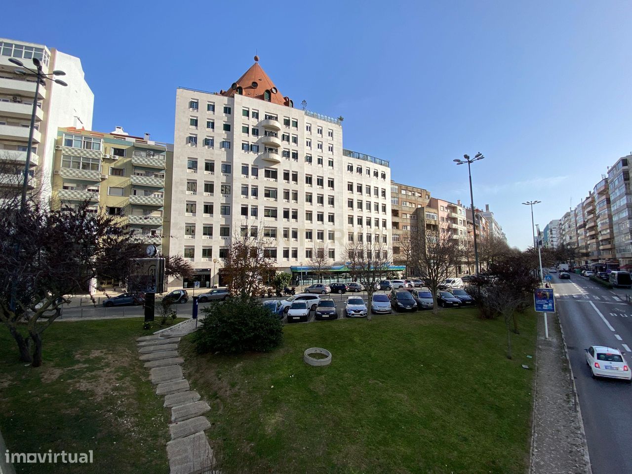 Escritório com 340 m2 na Av. Columbano Bordalo Pinheiro, Lisboa
