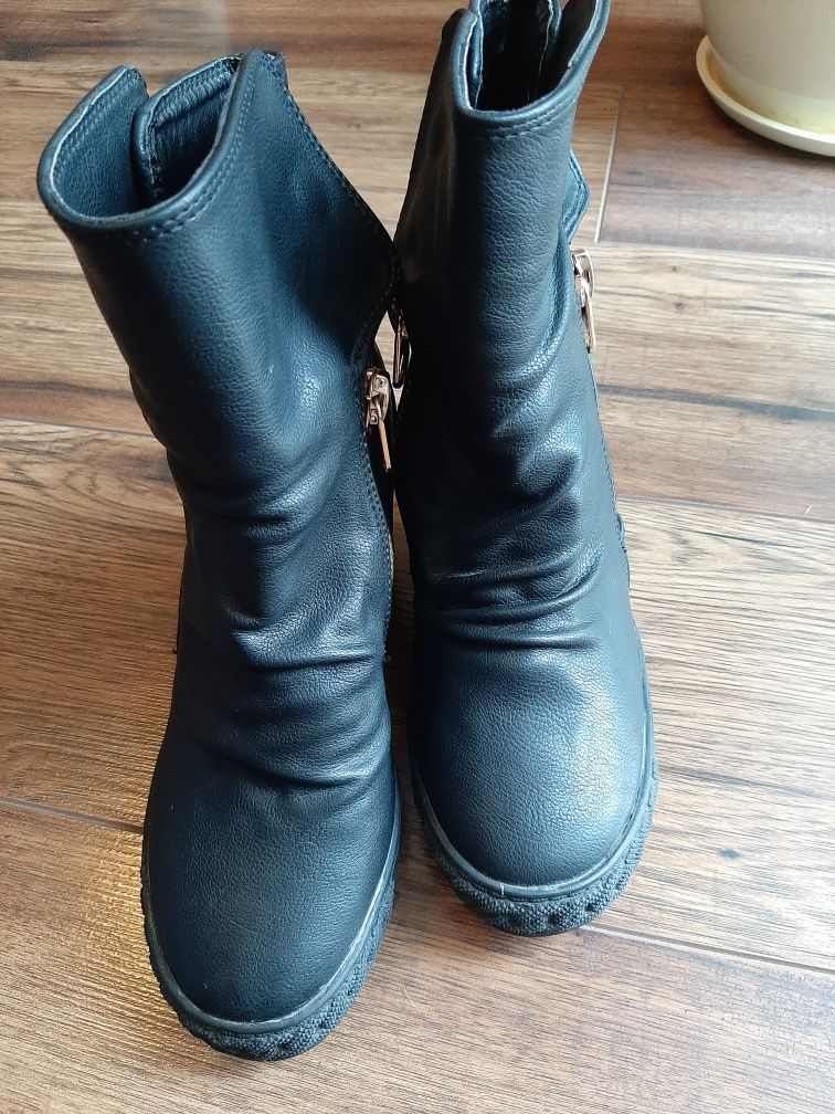 Nowe buty na platformie 38 czarne