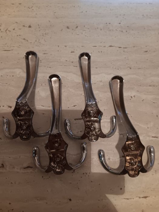 Wieszaki pokojowe meblowe