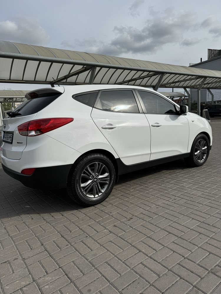 Продаю машинку Hyundai TUCSON