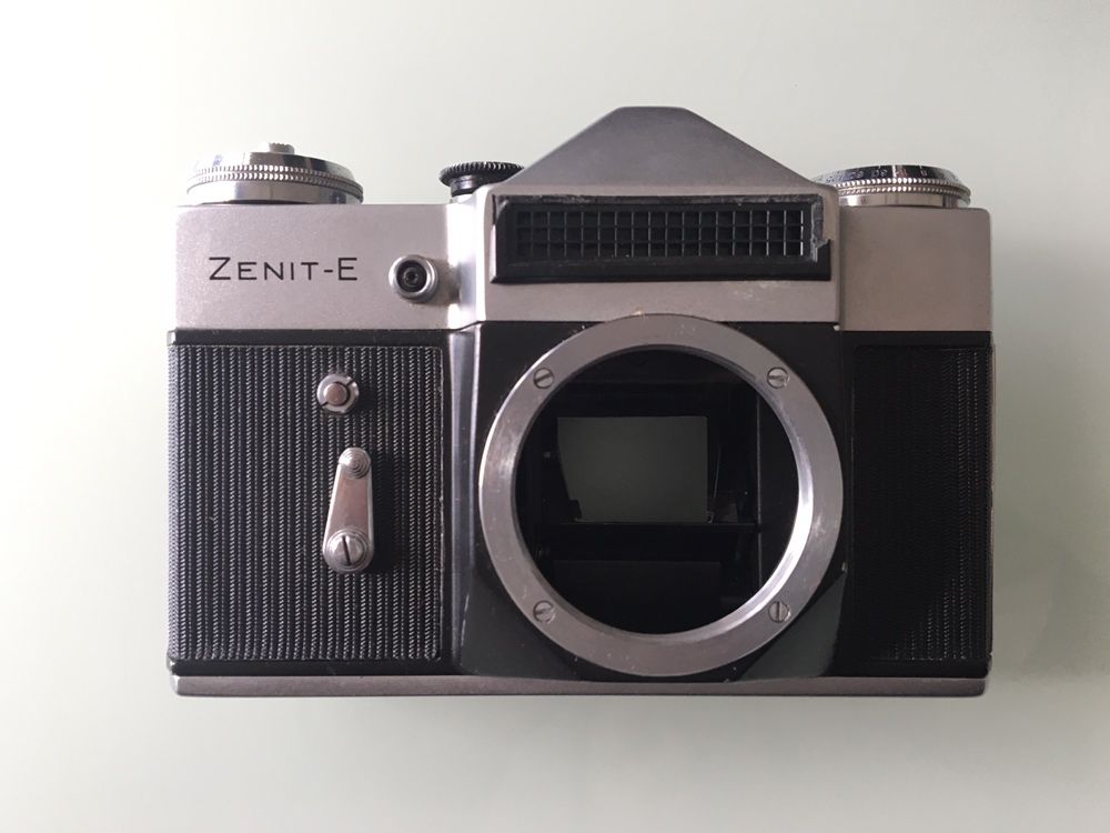 Фотоаппарат Zenit E Зенит Е экспортный кофр Pintacon в идеальном сост