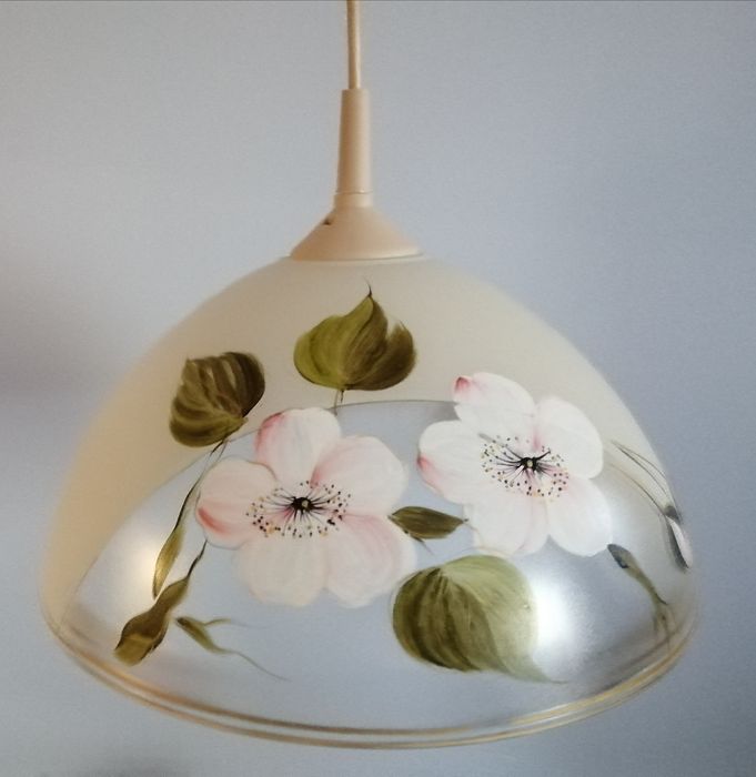 Lampa wisząca żyrandol zwis zdobiona kwiaty szklana do kuchni 60W