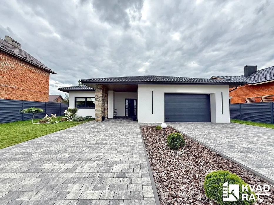 Продаж одноповерхового будинку з басейном та ділянкою 13.5 сот