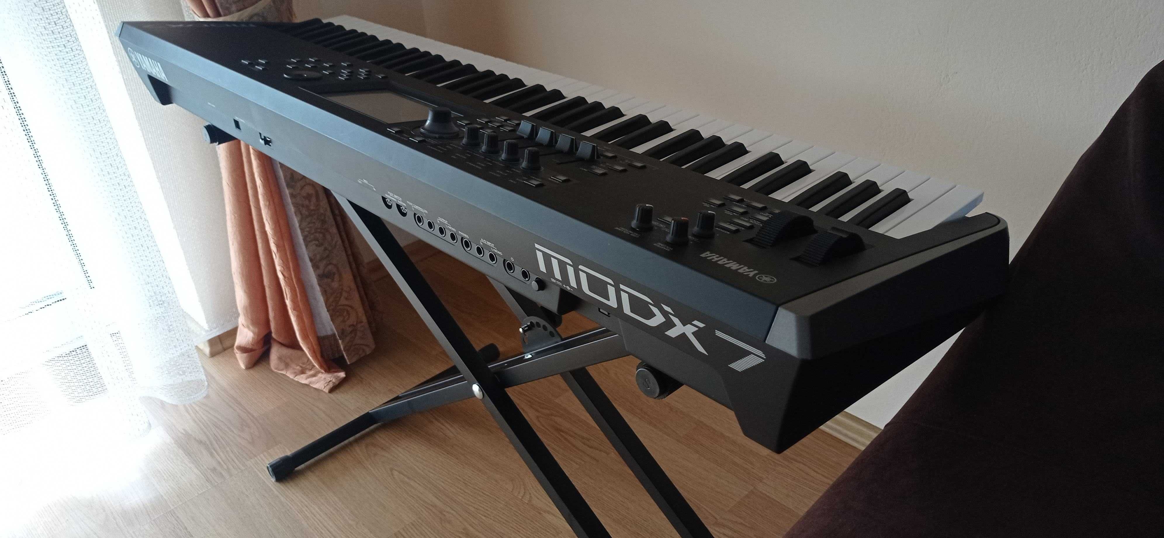 Yamaha MODX7 + dodatki, Olszak Pack, kufer, statyw,