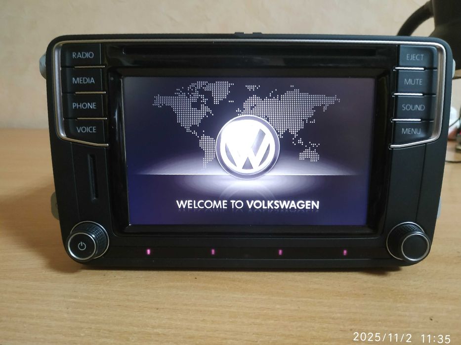 Штатна мультимедійна система VAG Composition Media 5K7035200F