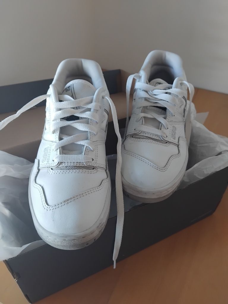 Sapatilhas New Balance modelo 550