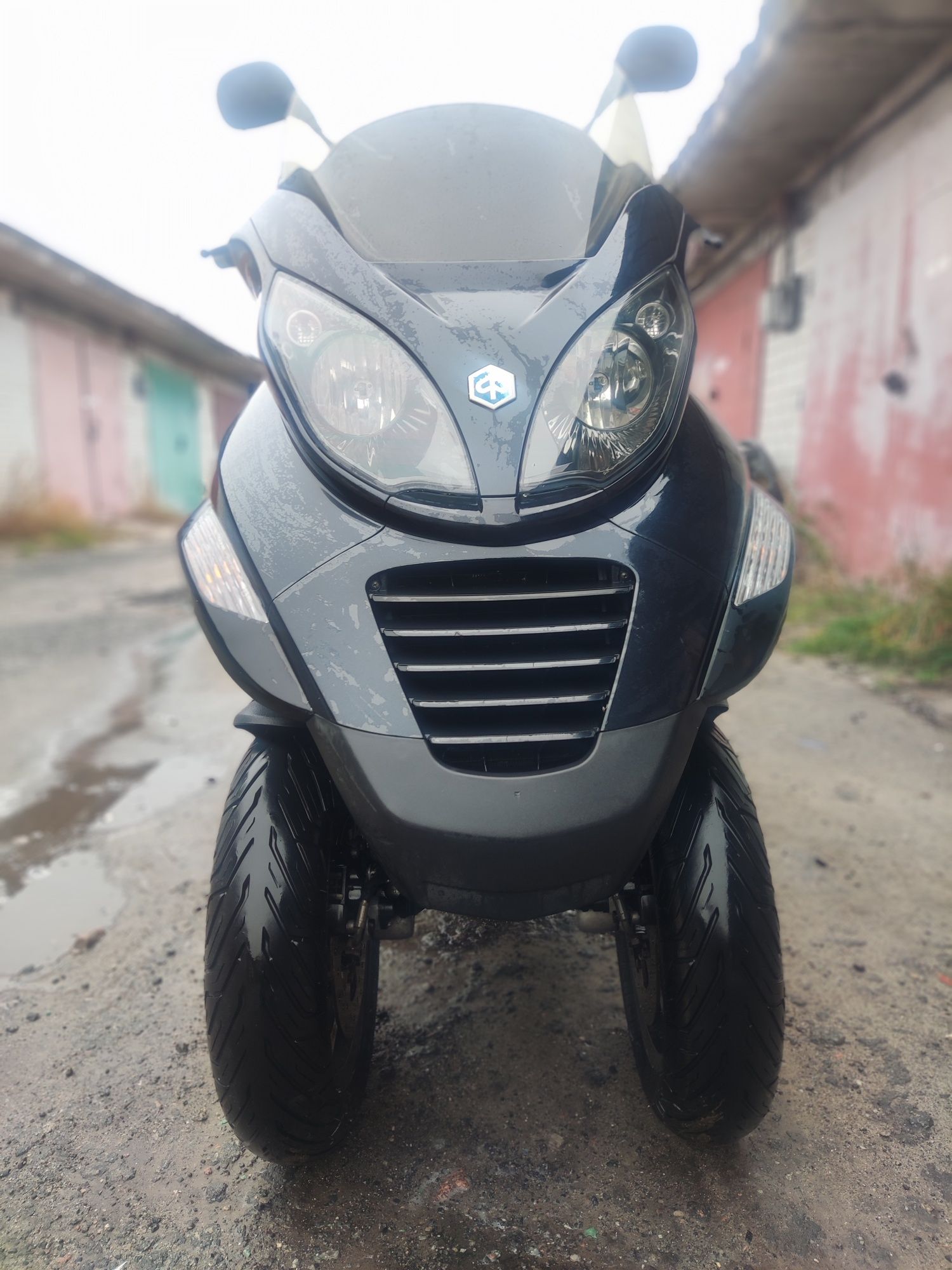 Трицикл Piaggio MP3