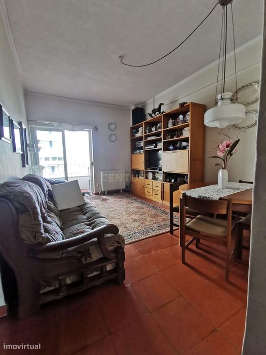 Apartamento T1 junto ao centro civico de Carnaxide