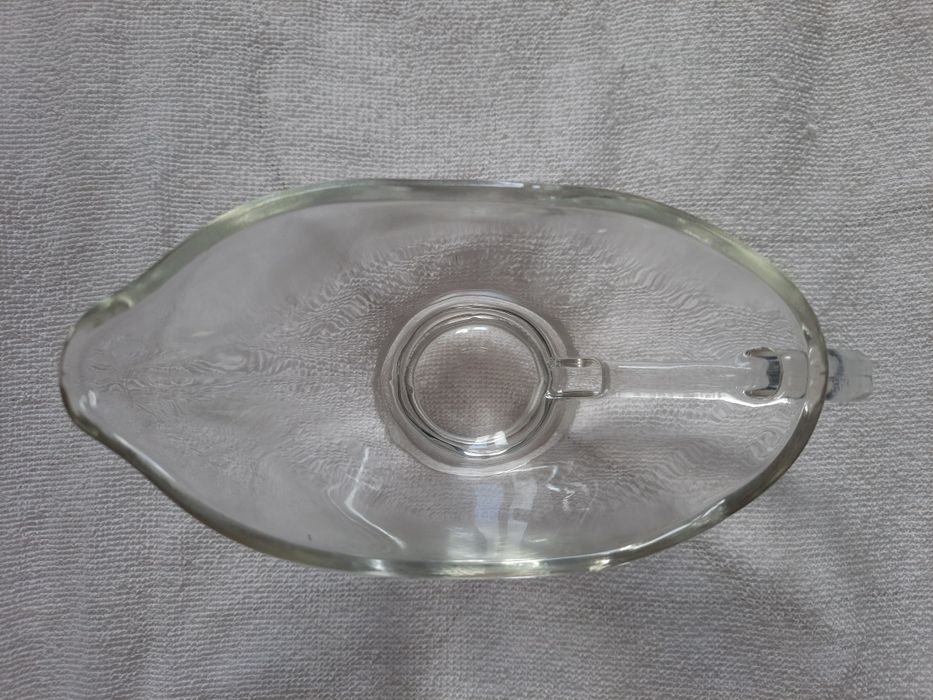 Duża szklana sosjerka