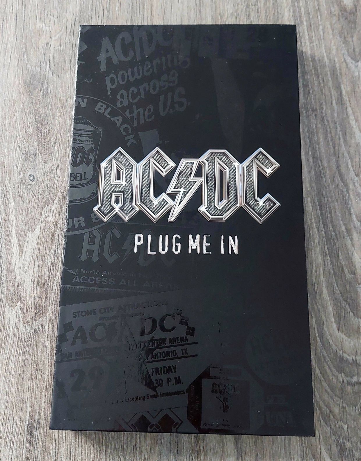 AC/DC Plug me In collectors edition