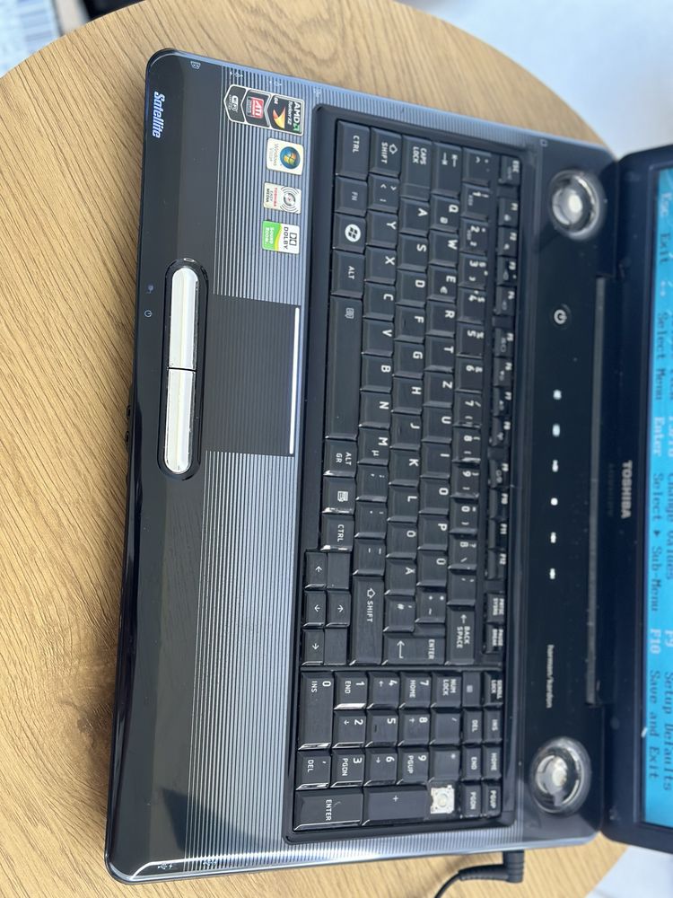 Ноутбук Toshiba Satellite P300 17″ Turion X2 / 1GB RAM /HDD