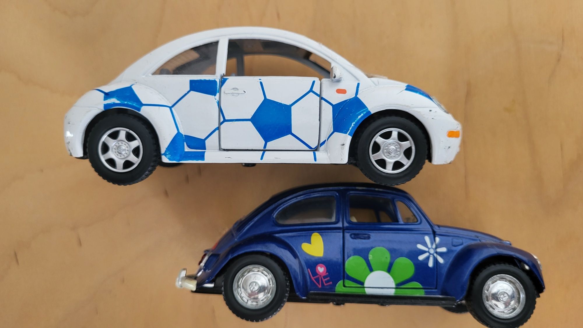 VOLKSWAGEN NEW Beetle - dwa samochodziki